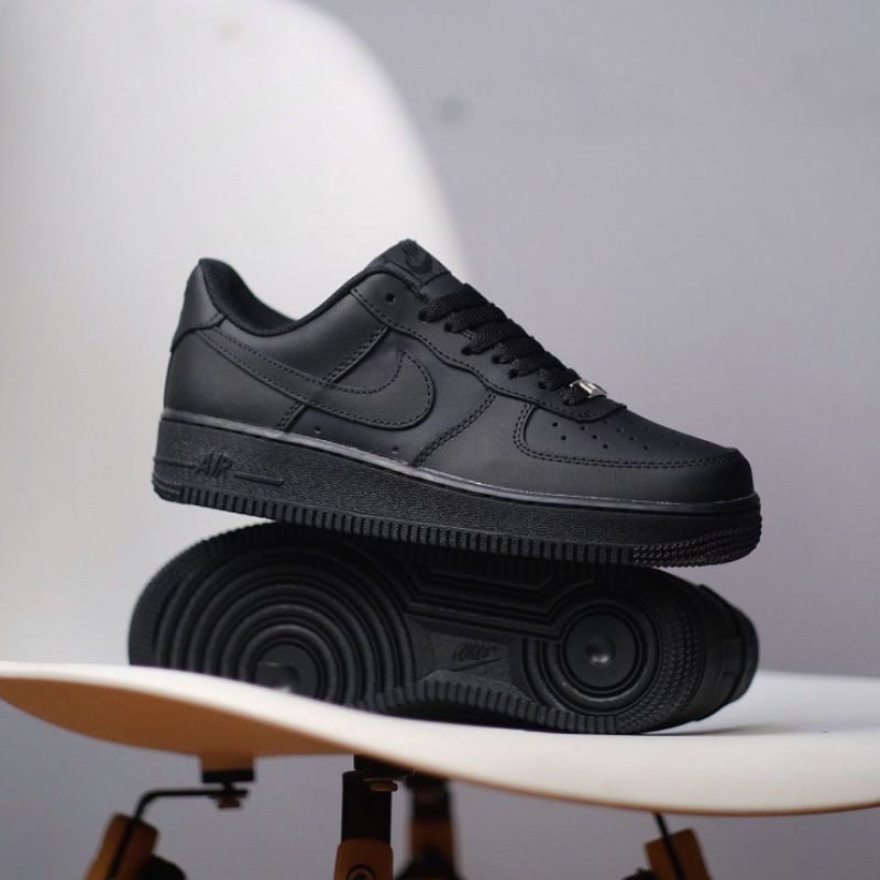 NIKE AIR FORCE 1 LOW TRIPLE BLACK ORIGINAL 100% - NIKE AIR ORIGINAL - SEPATU PRIA - SEPATU WANITA - 