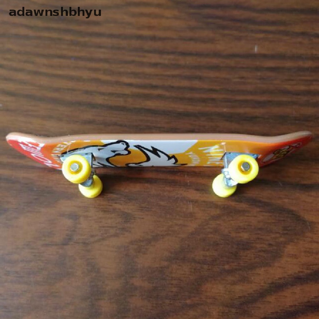 Adawnshbhyu 1PC Cute Kids Anak Mini Fingerboard Skate Kost Hadiah Mainan Pesta Random ID