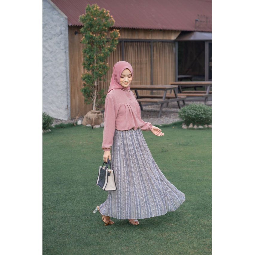 Autumn Plisket Skirt By Deyn Scarf