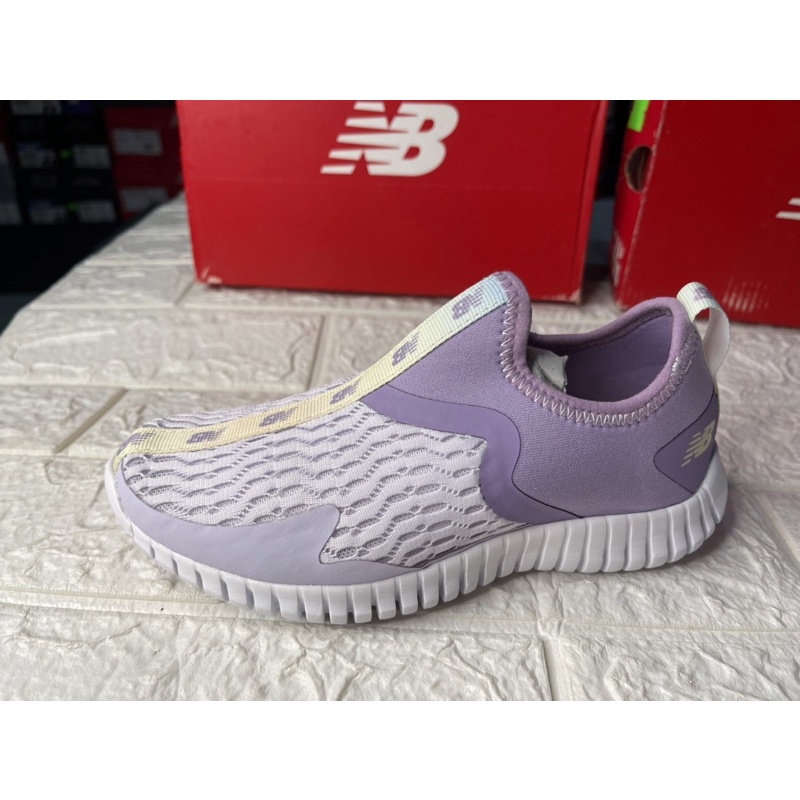 Sepatu Anak Wanita New Balance