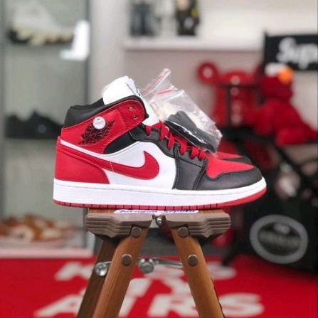 Nike Air Jordan 1 Mid &quot;Alternate Bred Toe&quot;