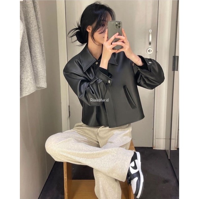 Jaket kulit wanita oversized cropped