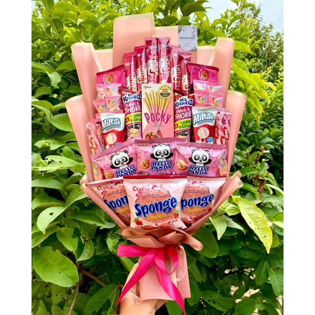 Buket SNACK SERBA PINK KERTAS CELLO hadiah wisuda hadiah anniversary pacar ibu hadiah kado bingkisan bunga paket