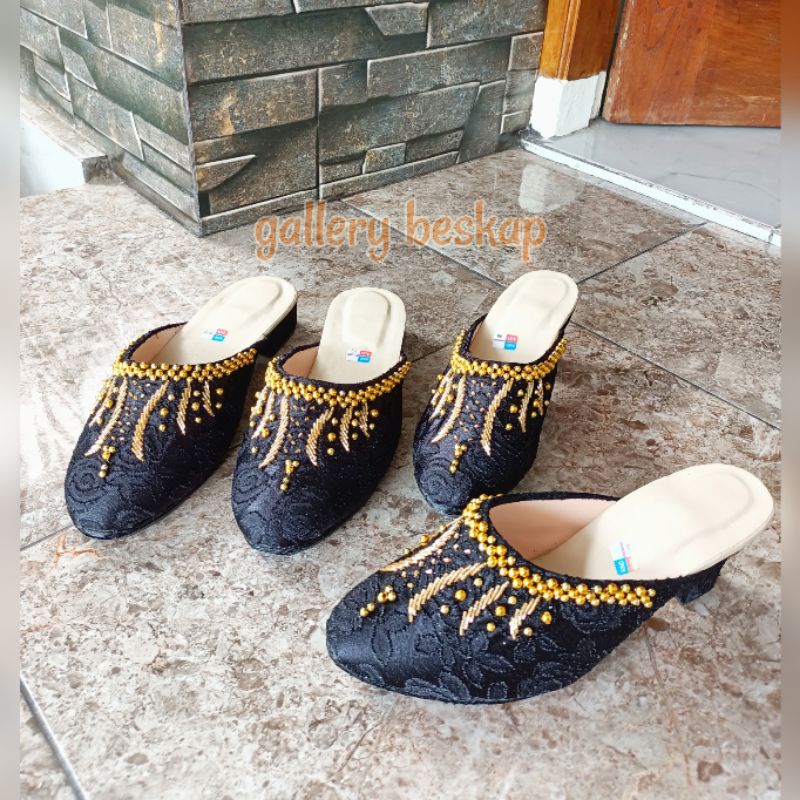 Sendal selop pengantin warna hitam payet gold / selop manten