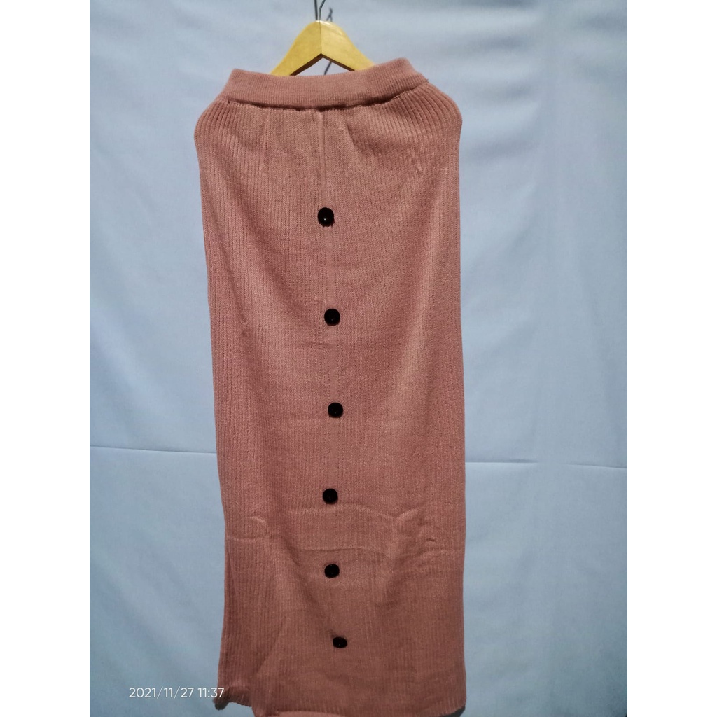 ROK RAJUT KANCING PREMIUM / ROK KANCING DEPAN / BAWAHAN WANITA TERBARU / LONG KNIT STREET