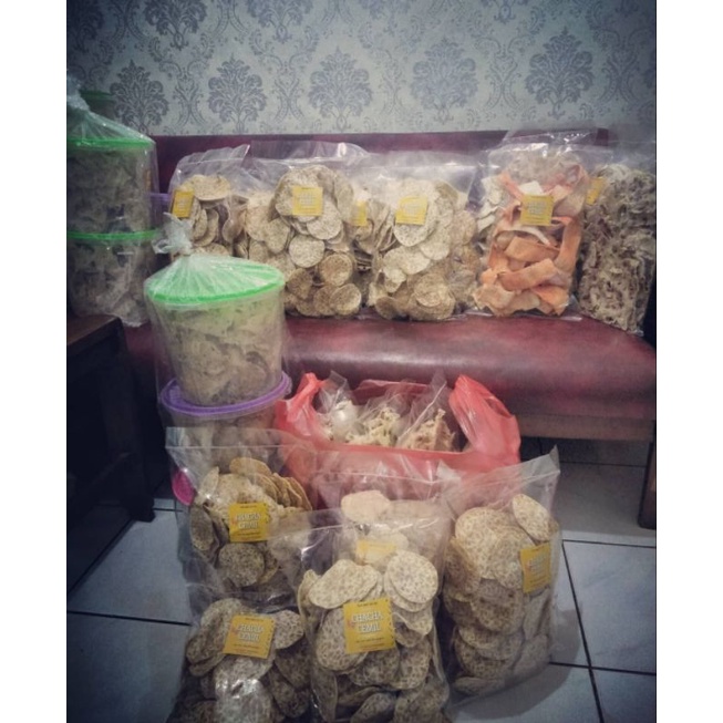 

Paket borongan keripik tempe dan Peyek