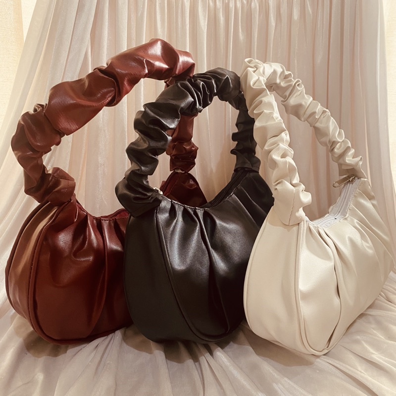 

BIG PROMO HAMPERS / GIFT BOX / BOX HAMPERS / HAMPERS HIJAB / KOTAK KADO / HAMPER CEWEK / HAMPERS