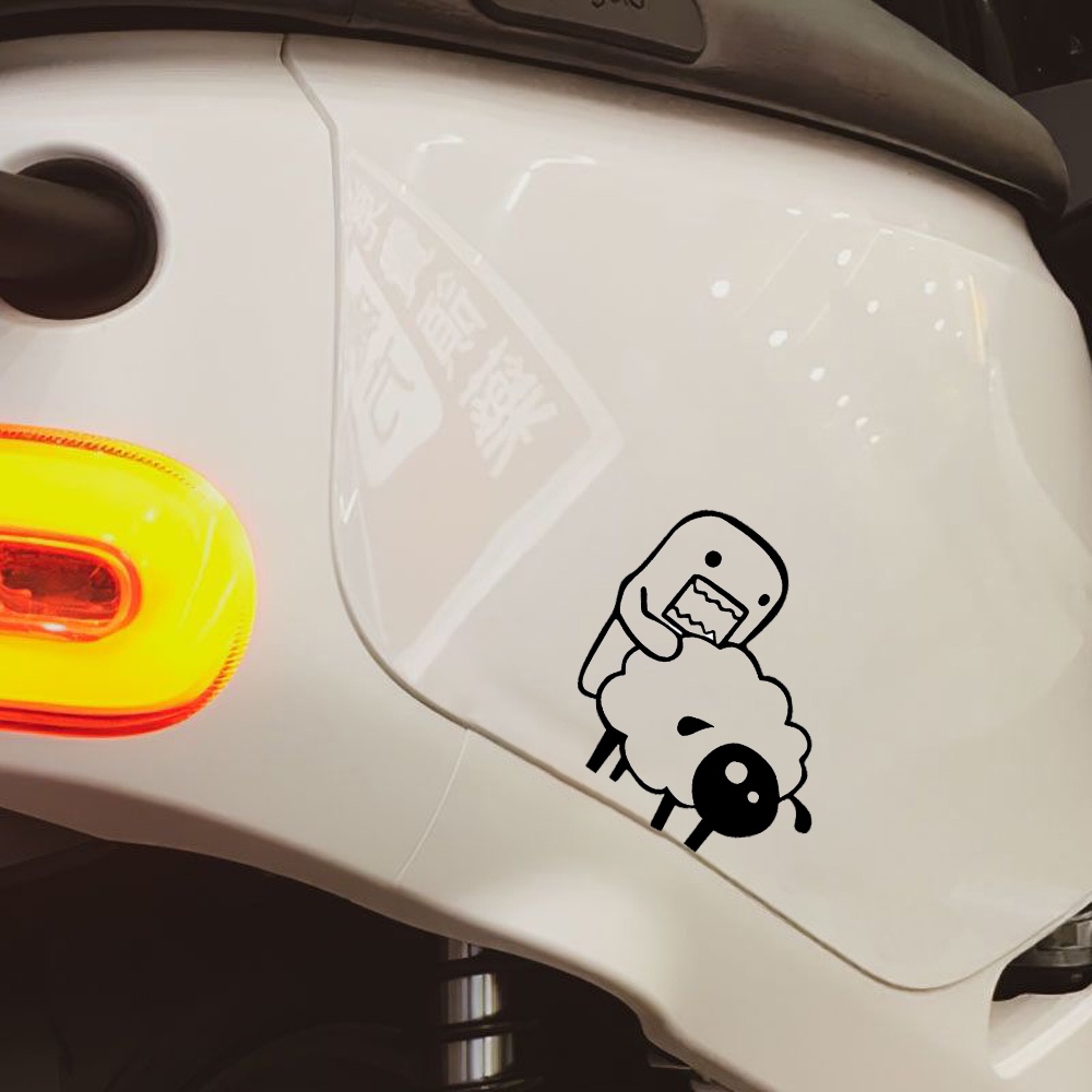 Domo-kun Lucu Kartun Sepeda Motor Body Motocross Kaca Depan Stiker JDM Style Jendela Mobil Pintu Kaca Depan Dekoratif Decal