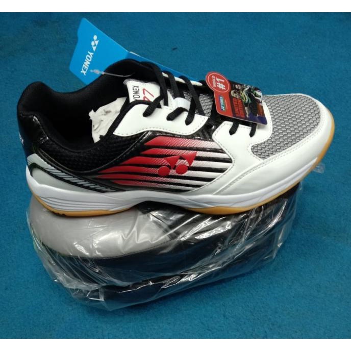 Sepatu Badminton Merk Yonex 777