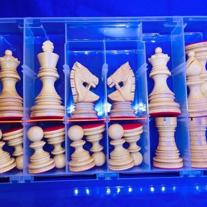 Catur Kayu Sawo Premium-Bridle Knights Golden Sapodilla Chess Set ---NEW---