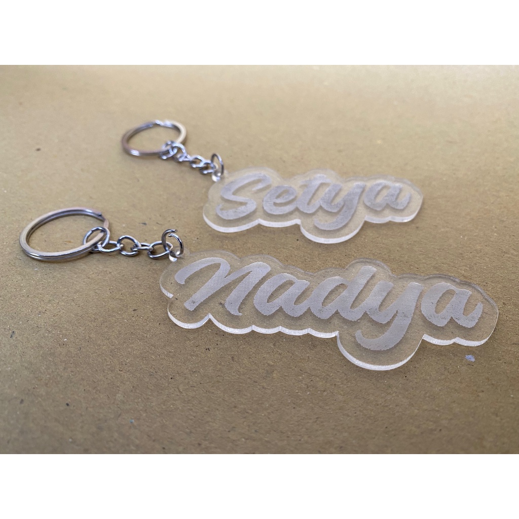 Gantungan Kunci Nama / Logo Akrilik Custom Ukir Laser Cut ( Max 6 Digit Angka / Huruf )