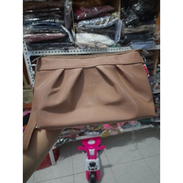 TAS SELEMPANG CLAUDIA BY INOE BAHAN CHOCOLY ANTI AIR WATERPROOF