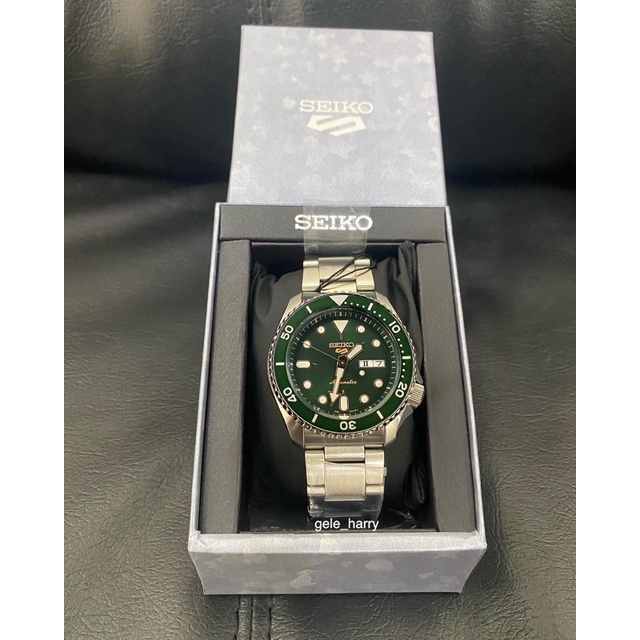 Seiko 5 SRPD63K1 Green Hulk