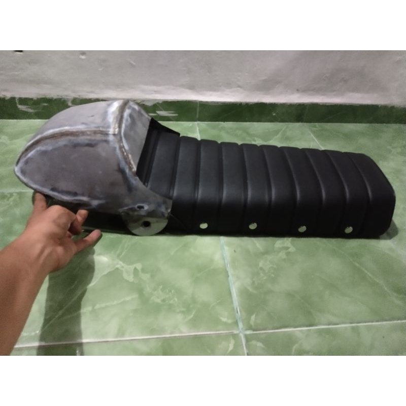 Buntut hornet bongkar pasang jok japstyle caferacer custom bobber