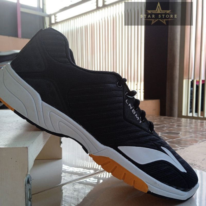 SEPATU OLAHRAGA BADMINTON LINING HITAM PUTIH KUALITAS TERBAIK
