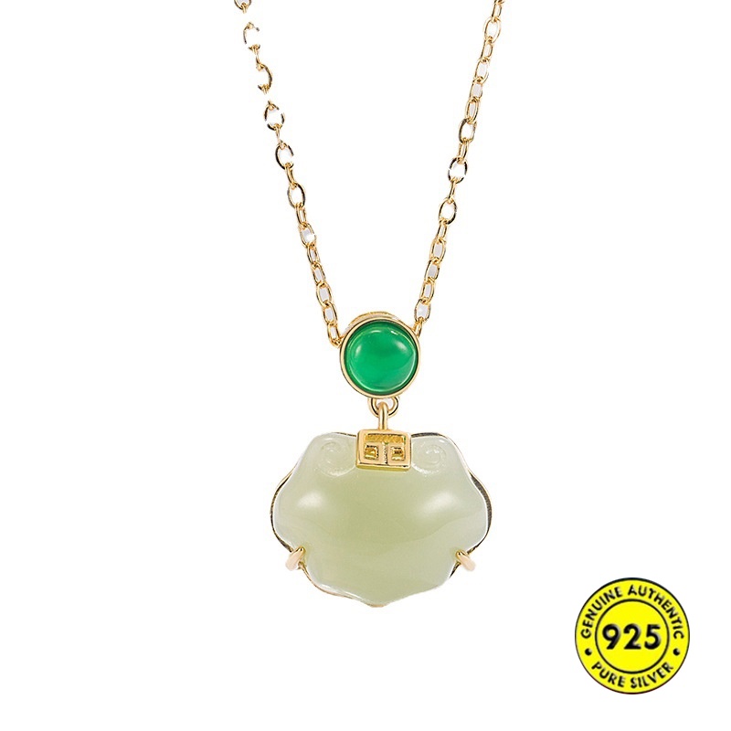 Hetian Jade Lock of Good Wishes Necklace Female Retro Terjangkau Mewah Niche Liontin Manik Hijau U1510