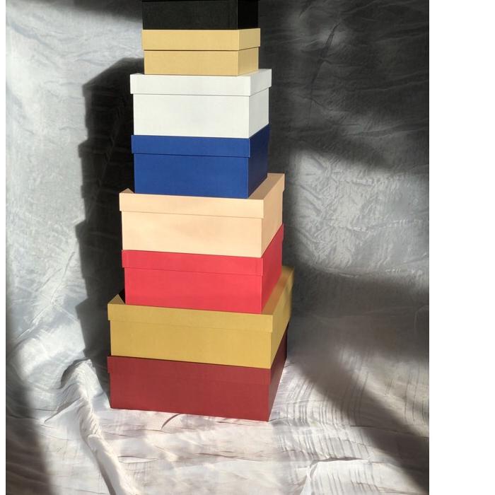 

Kekinian !! Gift box/ hard box/ kotak kado kecil S M