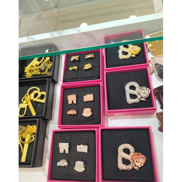 Petite Package Brooch Original By Buttonscarves X Disney No Preloved Ori Bros/Pin