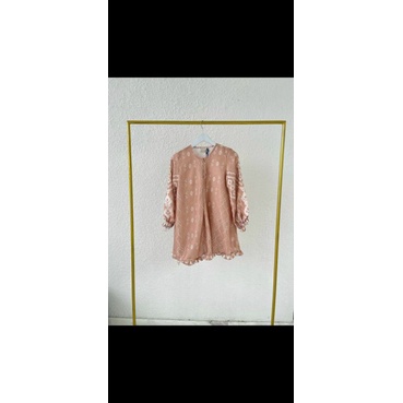 CikaBlouseWearingKlamby