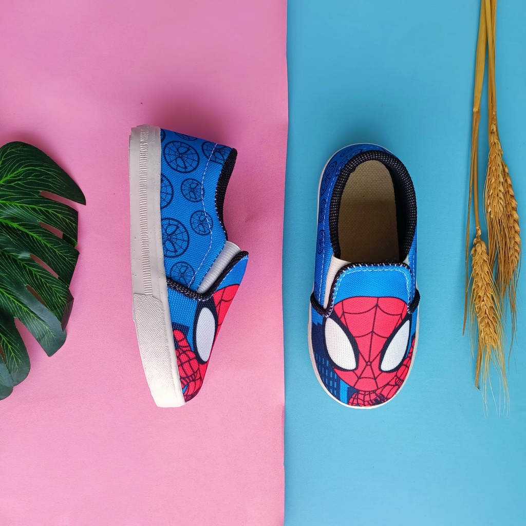 Sepatu slip on anak motif spiderman biru