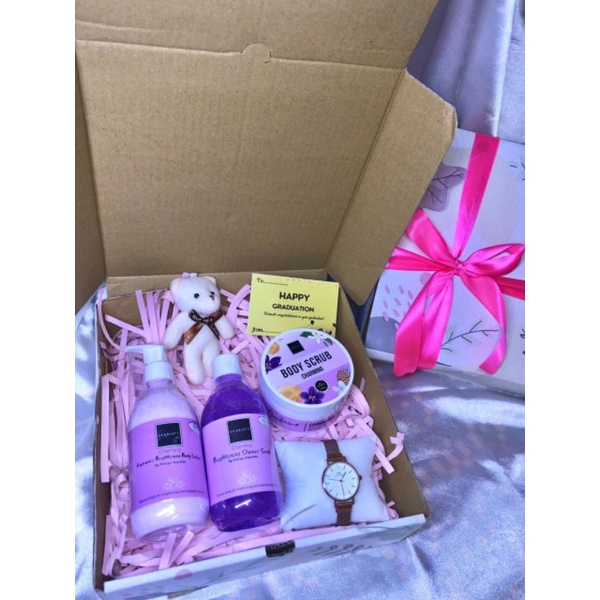 BEBAS REQUEST - HAMPERS GIFT BOX TAS  CEWEK / KADO CEWEK / HAMPERS CEWEK / KADO WISUDA / KADO ANIVERSARRY / KADO ULANG TAHUN / KADO PACAR / JILBAB  / JAM TANGAN