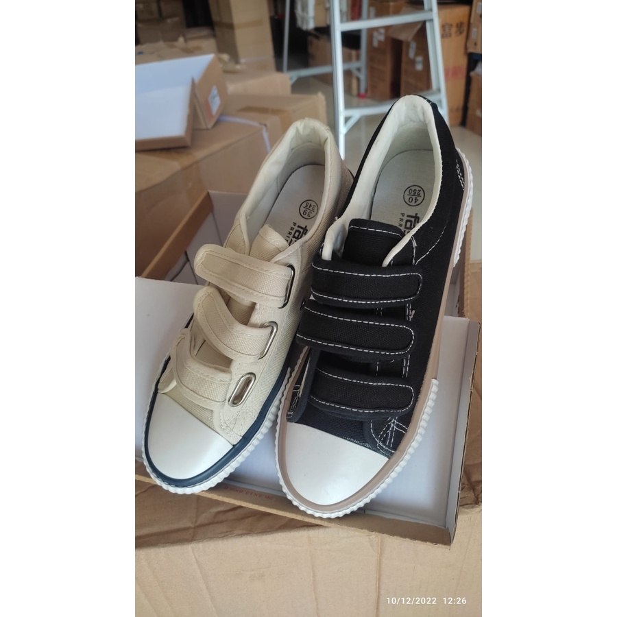 Gypsy - Canvas Velcro Speed Up Sepatu Sneakers Tanpa Tali Kanvas Wanita Dewasa Import Sole Karet Slop Seoatu Snakers Hitam Cewek Remaja Canvas Snekers XM99