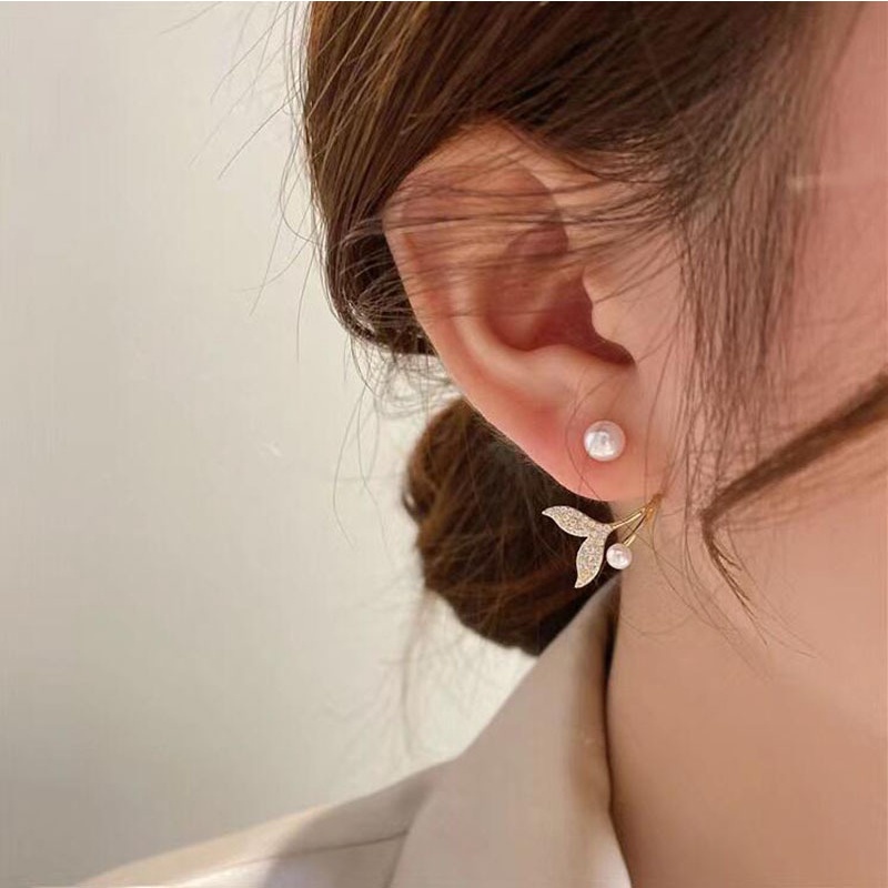 Roselife Korea Bersinar Kristal Mutiara Emas Ikan Ekor Cuff Earrings Untuk Wanita Gadis Elegan Memutar Kupu-Kupu Stud Earring Pesta Pernikahan Pertunangan Telinga Perhiasan