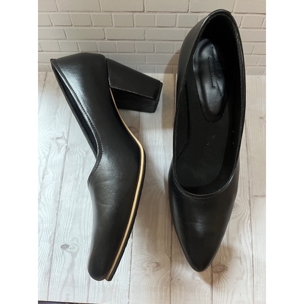 Hayu pump shoes by Serlium Leather