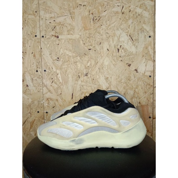 Yeezy Boots 700 V3 Azael