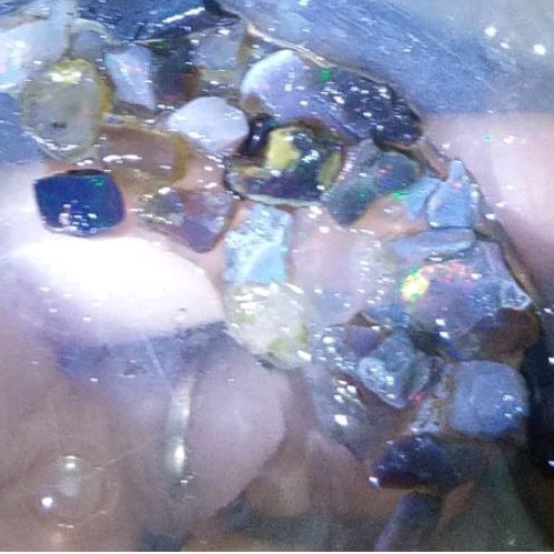 BAHAN BATU KALIMAYA RANDOM 1 PLASTIK