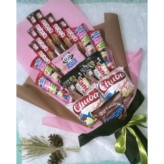 

Buket snack murah / untuk wisuda / ulang tahun dan acara lain, free kartu ucapan