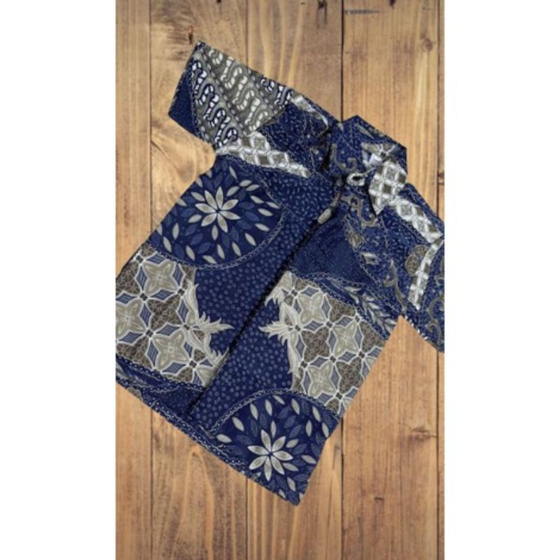 COUPLE BATIK / BATIK MODERN / SERAGAMAN KELUARGA MOTIF SEROJA NAVY / SET AURORA SELENDANG COUPLE