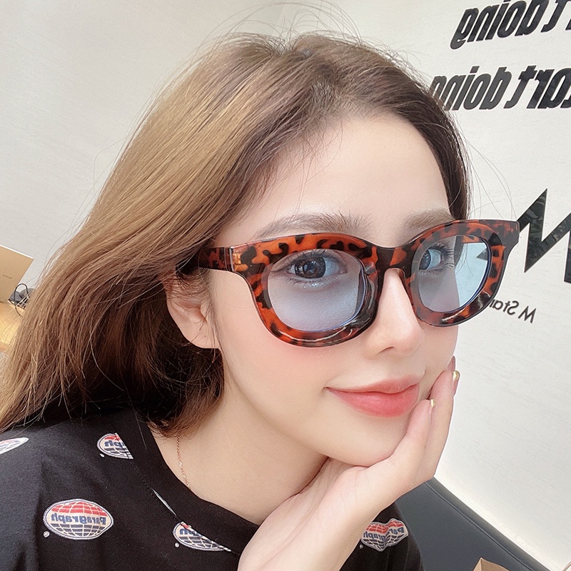 【COD】Kacamata Hitam Leopard Korea Kepribadian Cekung Bingkai Kecil Sederhana Retro Sunglasses Klasik Frame UV400 Untuk Pria Wanita Import-FA