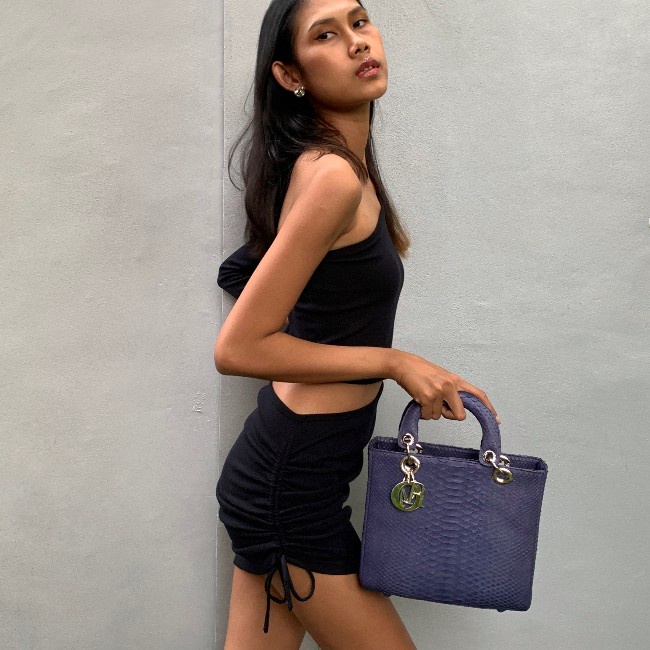 DI TOTE TAS WANITA KULIT ASLI WARNA BIRU NAVY