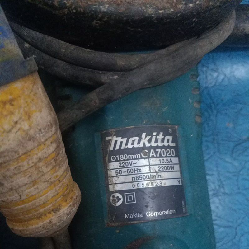 gerinda makita GA 7020