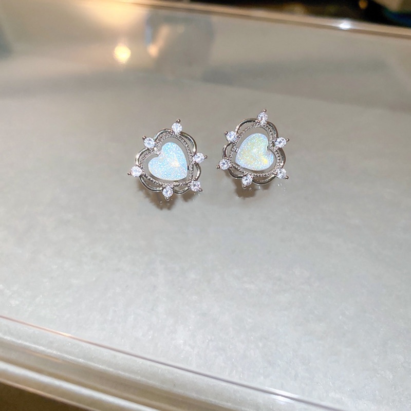 Anting Cinta Bertatahkan Berlian Aksesoris Temperamen Fashion Retro