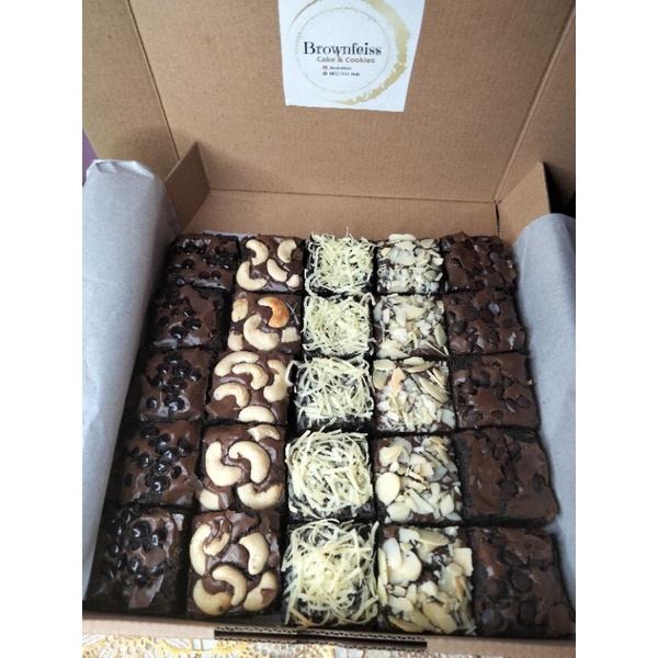 

Fudgy Brownies / Brownies Premium/ Ekstra Topping /Mix 5 Topping/25 Sekat