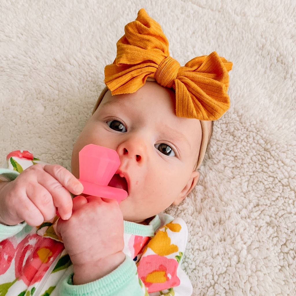 Itzy Ritzy Teensy Teether Soothing Silicone Teether | Gigitan Bayi