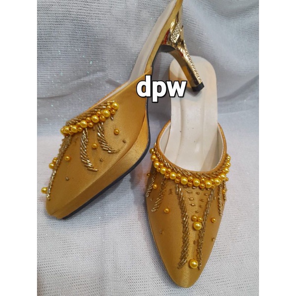 Sandal selop pengantin wanita