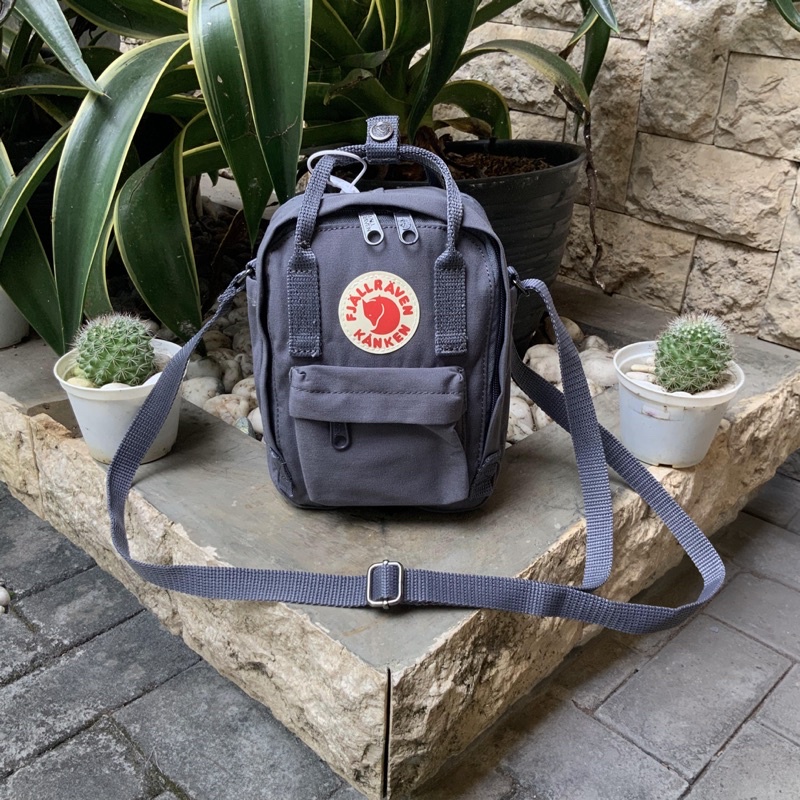 FJALLRAVEN KANKEN SLING BAG GRAPHITE