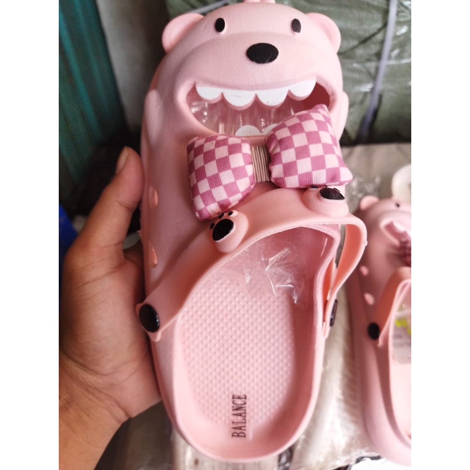 Sandal baim wanita karakter beruang model terbaru Balance 1234 (36-41) Sandal wanita terlaris