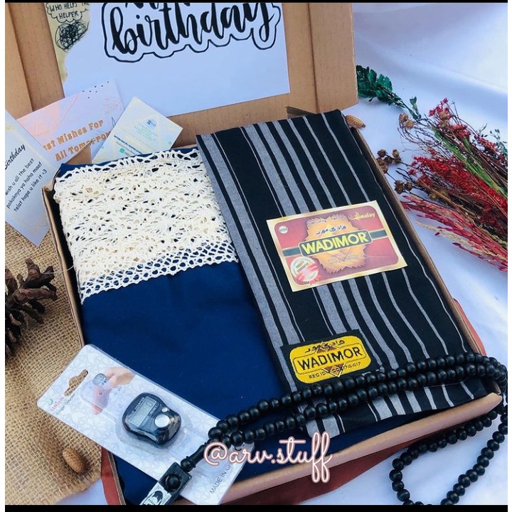 HAMPERS COUPLE WEDDING / Hampers hadiah wisuda kado wedding pernikahan gift box parcel lebaran termurah riyoyo ramadan hampers ultah hadiah pasutri wedding teman unik alat sholat hadiah hari raya murah viral termurah se shopee parcel alat ibadah alquran