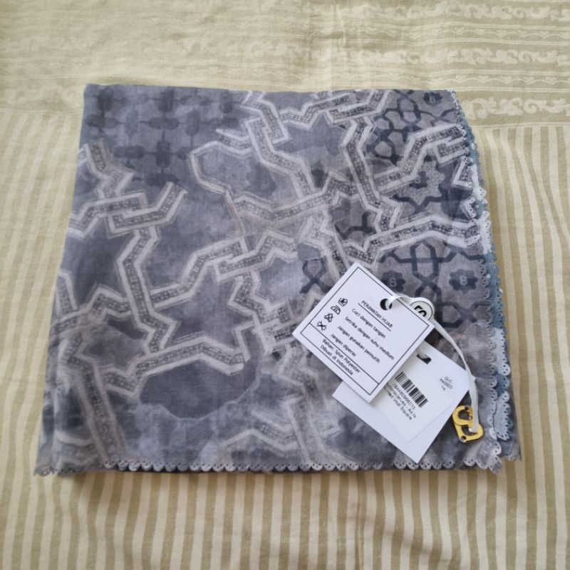 Buttonscarves Haramain Dove as is