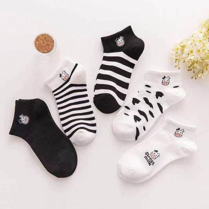 Kaos Kaki Hitam Gambar Sapi Kaos Kaki Korea Lucu Motif Cow