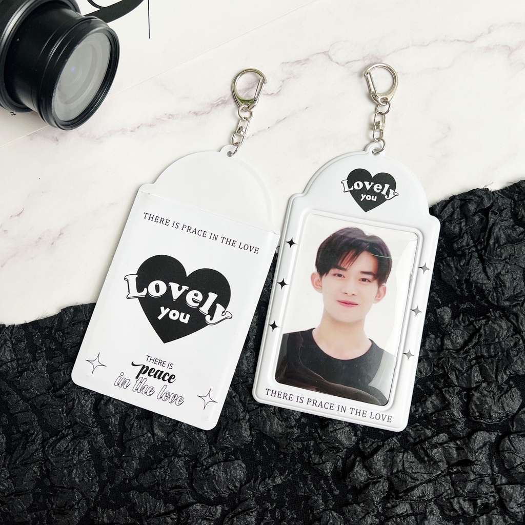 Ins Photocard Protector Black &amp; White Card Holder dengan Rantai Idol Photo Sleeves Bus ID Bank Card Bag Pendant untuk anak laki-laki dan perempuan