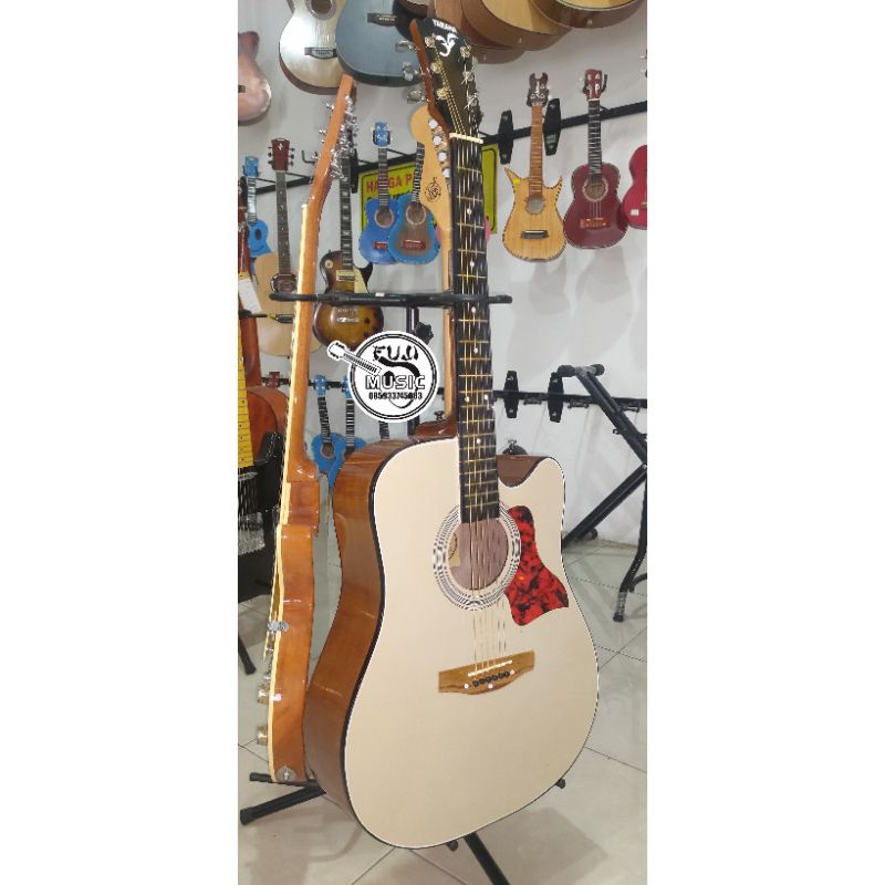 Gitar Akustik Jumbo Yamaha