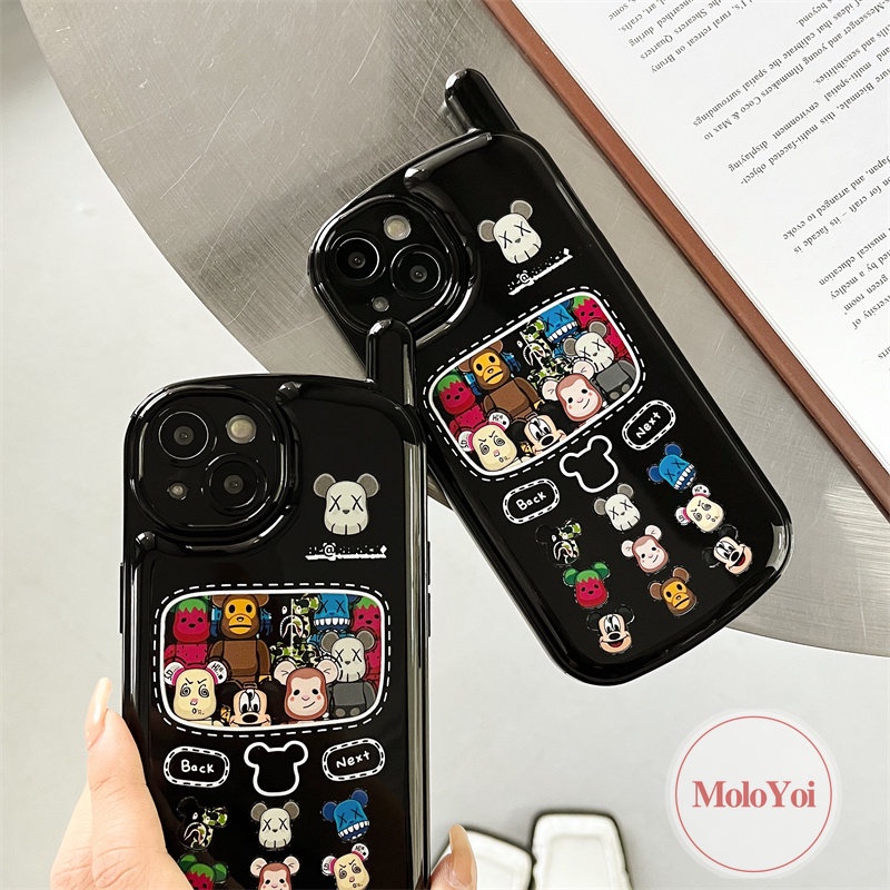 IPHONE Casing Beruang Kekerasan Merek Trendi Kompatibel Untuk Iphone11 12 13 14 Pro MAX XR 14 7 8 Plus X XS MAX Retro Vintage Kepribadian Ponsel Bentuk Ponsel Bantal Udara Soft Cover