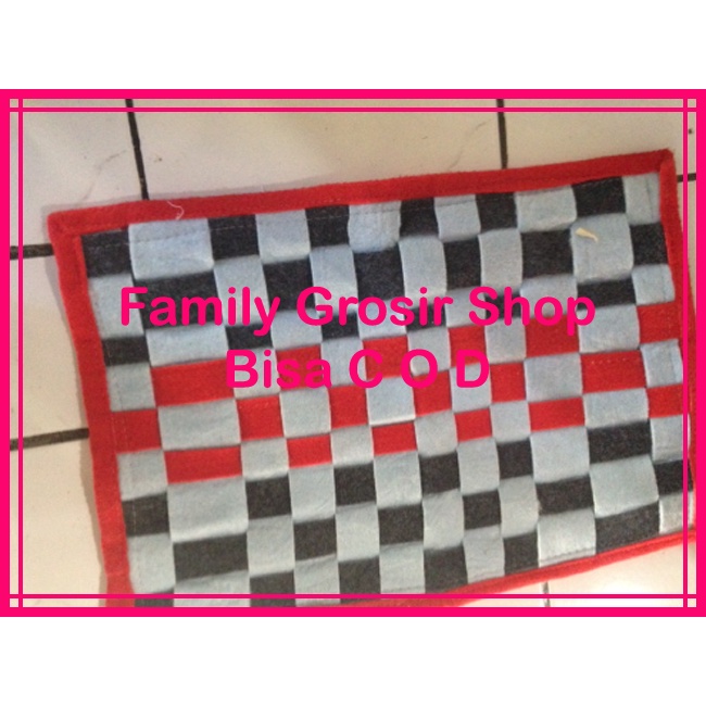 Keset karpet 52x33cm motif kotak kotak bahan kain