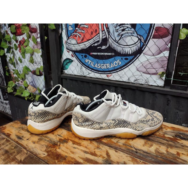 Sepatu Second Branded, Nike Air Jordan 11 Retro Low Sneakeskin , size 46 insole 30cm