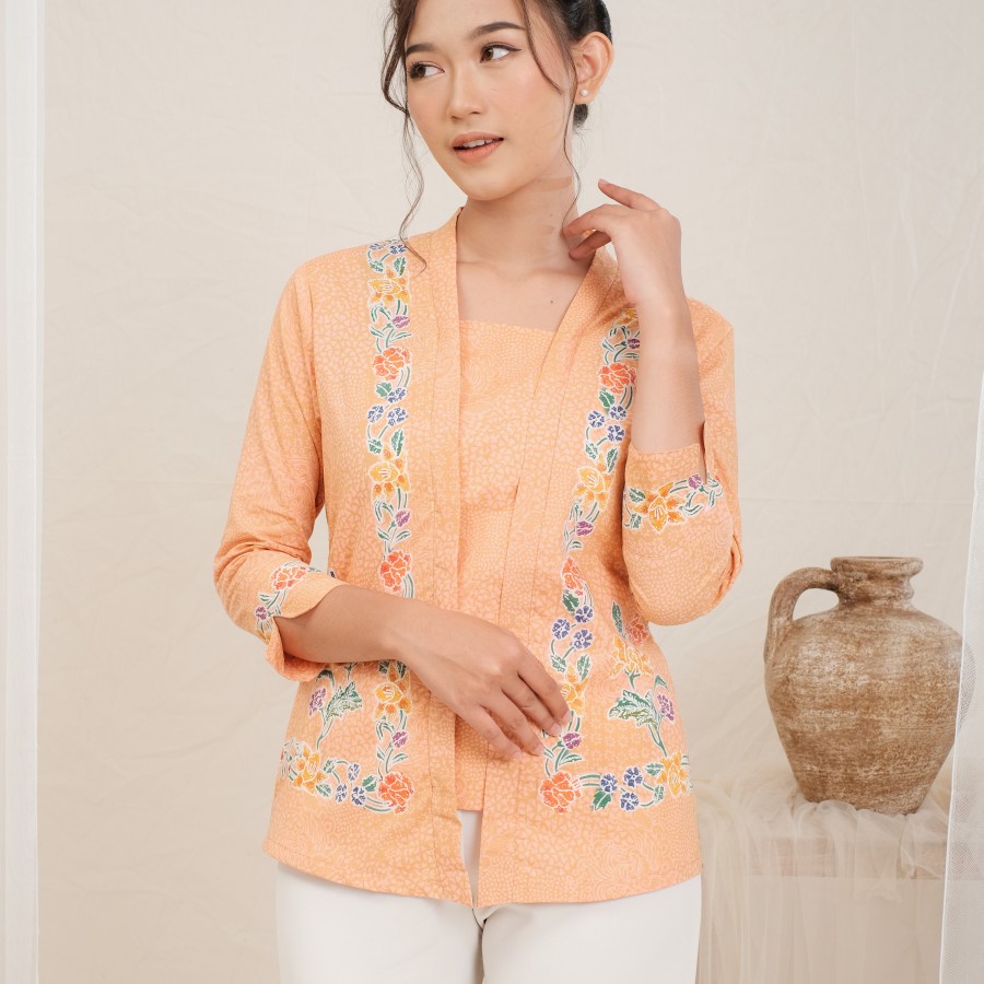 Kebaya Encim Batik Tanahan Lengan 7/8 Meradelima Katun Peach